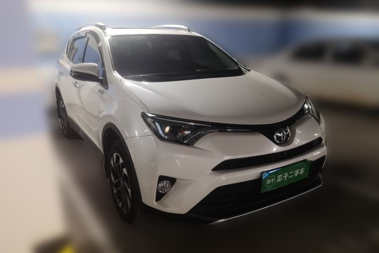 Used Toyota RAV4 2016 2.5L Automatic 4x4 Elite Edition Front Right 45 Deg