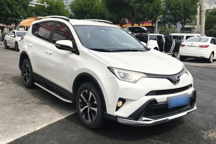 Used Toyota RAV4 2016 2.0L CVT Two-Wheel Drive Urban Edition China V Standard Front Right 45 Deg
