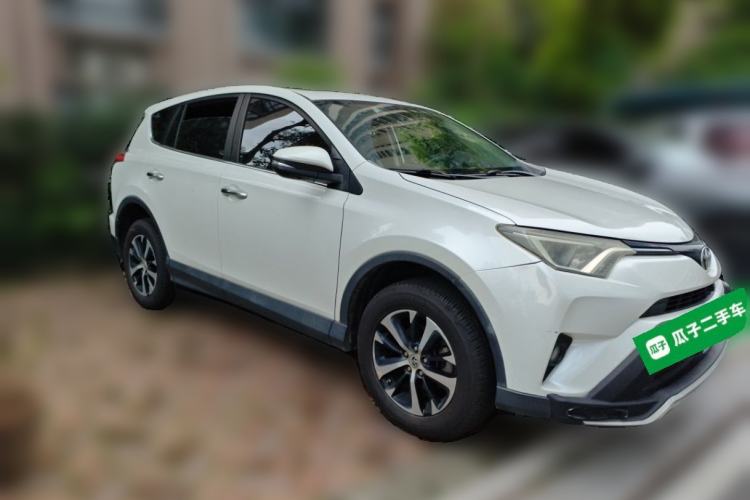 Used Toyota RAV4 2016 2.0L CVT Two-Wheel Drive Fashion Edition China V Standard Front Right 45 Deg