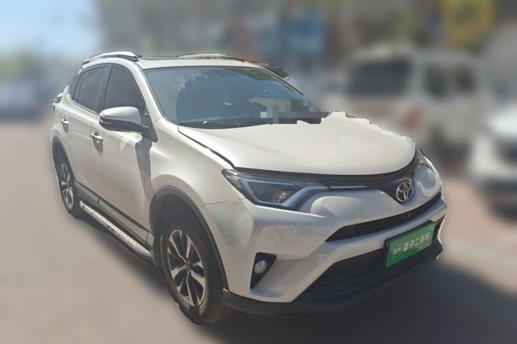 Used Toyota RAV4 2016 2.0L CVT Two-Wheel Drive Fashion Edition China V Standard Front Right 45 Deg