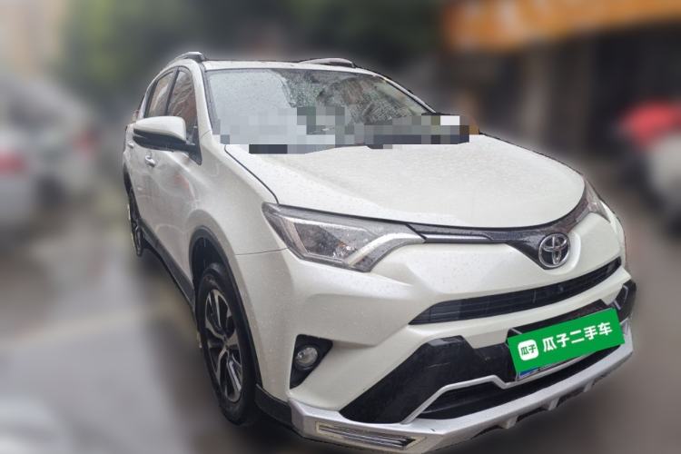Used Toyota RAV4 2016 2.0L CVT Two-Wheel Drive Fashion Edition China V Standard Front Right 45 Deg