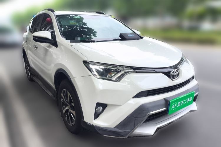 Used Toyota RAV4 2016 2.0L CVT Two-Wheel Drive Fashion Edition China V Standard Front Right 45 Deg