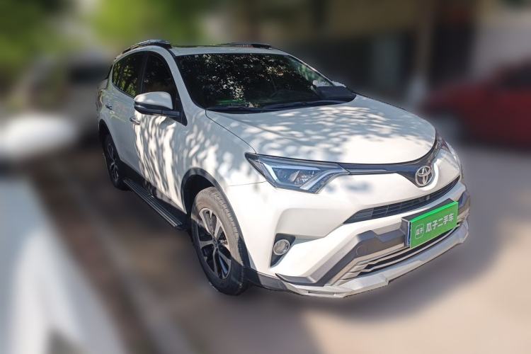Used Toyota RAV4 2016 2.0L CVT Two-Wheel Drive Smart Edition China V Standard Front Right 45 Deg