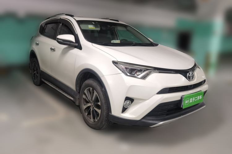 Used Toyota RAV4 2016 2.0L CVT Two-Wheel Drive Smart Edition China V Standard Front Right 45 Deg