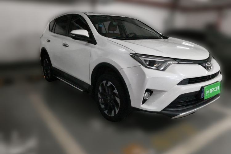 Used Toyota RAV4 2016 2.5L Automatic 4x4 Elite Edition Front Right 45 Deg