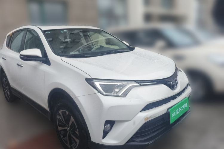 Used Toyota RAV4 2016 2.0L CVT Two-Wheel Drive Comfort Edition China V Standard Front Right 45 Deg