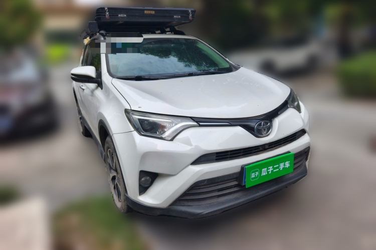 Used Toyota RAV4 2016 2.0L CVT Two-Wheel Drive Fashion Edition China V Standard Front Right 45 Deg