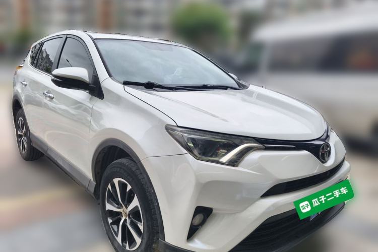 Used Toyota RAV4 2016 2.0L CVT Two-Wheel Drive Fashion Edition China V Standard Front Right 45 Deg