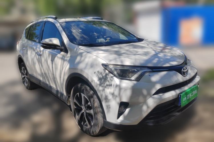 Used Toyota RAV4 2016 2.0L CVT Two-Wheel Drive Comfort Edition China V Standard Front Right 45 Deg