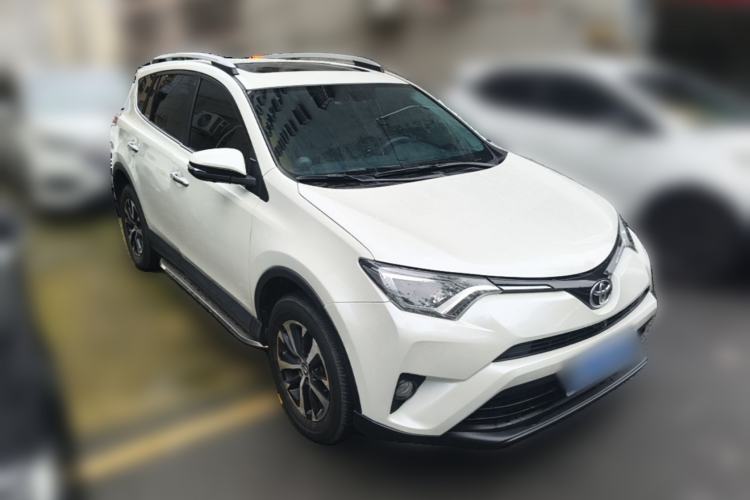 Used Toyota RAV4 2016 2.0L CVT Two-Wheel Drive Fashion Edition China V Standard Front Right 45 Deg