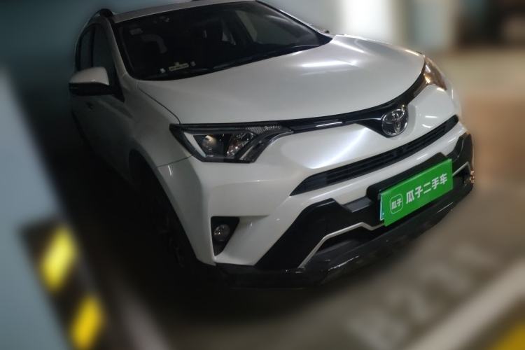 Used Toyota RAV4 2016 2.0L CVT Two-Wheel Drive Comfort Edition China V Standard Front Right 45 Deg