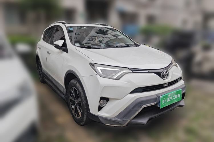 Used Toyota RAV4 2016 2.0L CVT Two-Wheel Drive Smart Edition China V Standard Front Right 45 Deg