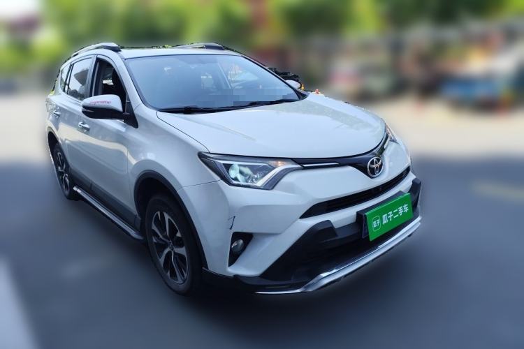 Used Toyota RAV4 2016 2.0L CVT Two-Wheel Drive Fashion Edition China V Standard Front Right 45 Deg
