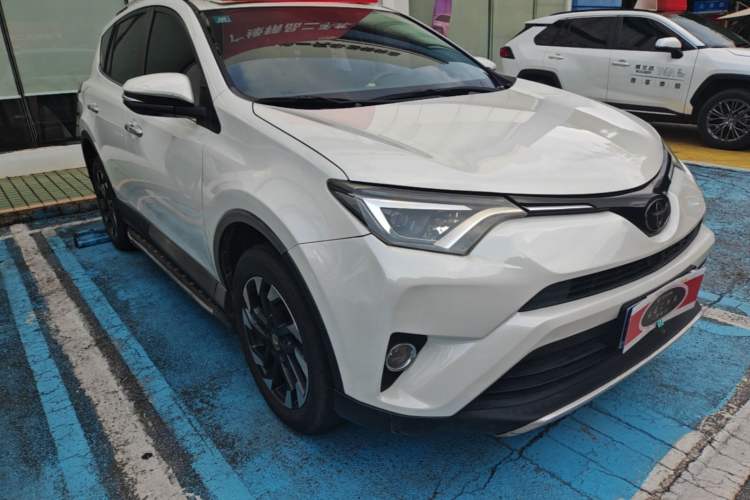 Used Toyota RAV4 2016 2.5L Automatic 4x4 Prestige Edition Front Right 45 Deg