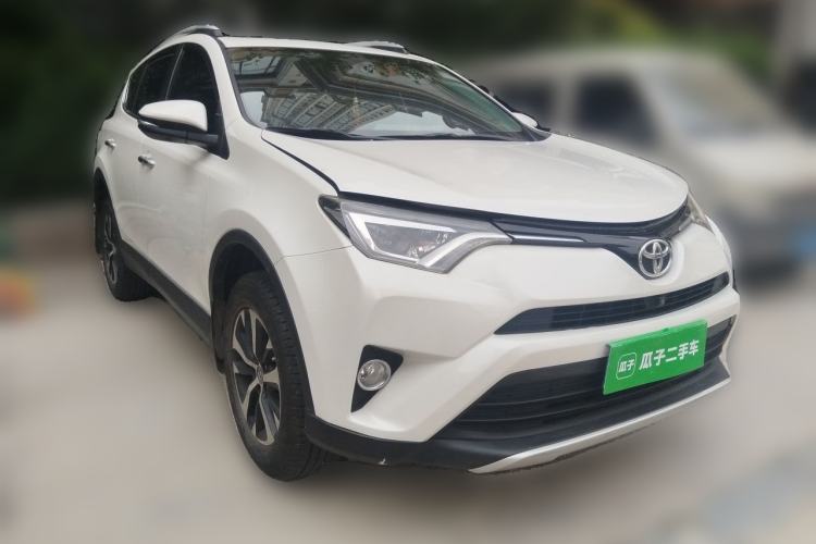 Used Toyota RAV4 2016 2.0L CVT 4x4 New Edition China V Standard Front Right 45 Deg