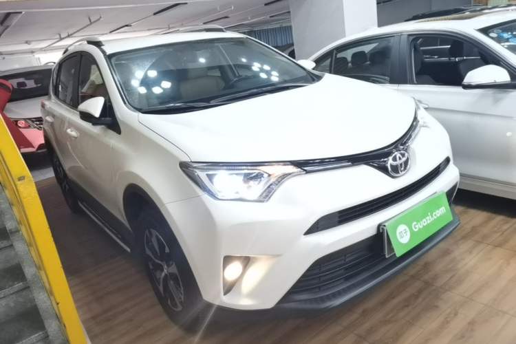 Used Toyota RAV4 2016 2.0L CVT Two-Wheel Drive Urban Edition China V Standard Front Right 45 Deg