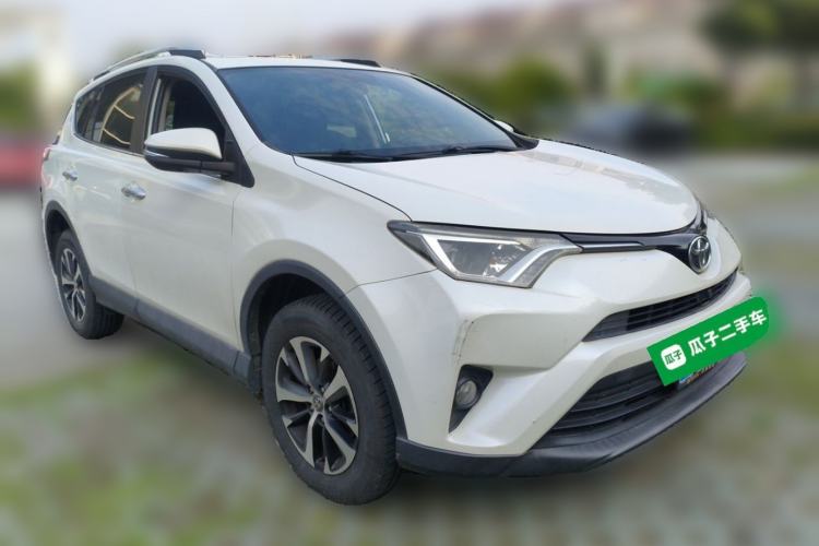Used Toyota RAV4 2016 2.0L CVT Two-Wheel Drive Fashion Edition China V Standard Front Right 45 Deg