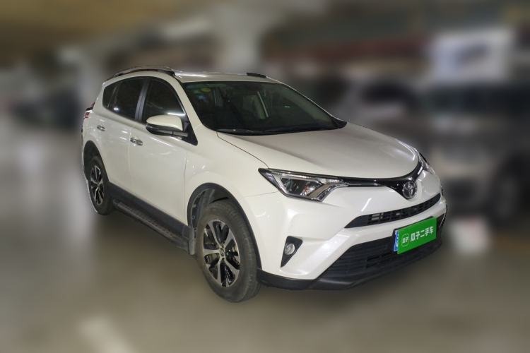 Used Toyota RAV4 2016 2.0L CVT Two-Wheel Drive Fashion Edition China V Standard Front Right 45 Deg