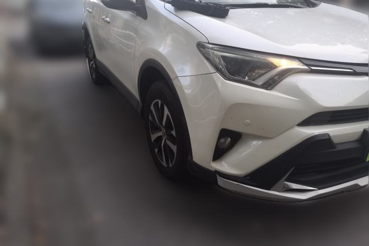 Used Toyota RAV4 2016 2.0L CVT Two-Wheel Drive Comfort Edition China V Standard Front Right 45 Deg