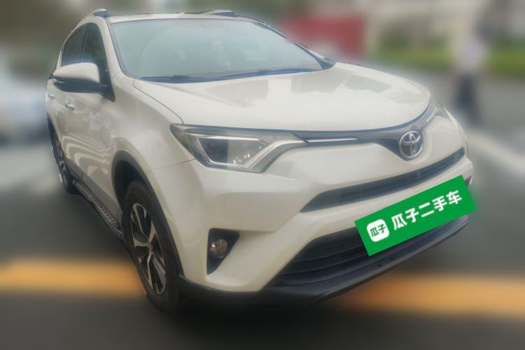 Used Toyota RAV4 2016 2.0L CVT Two-Wheel Drive Fashion Edition China V Standard Front Right 45 Deg