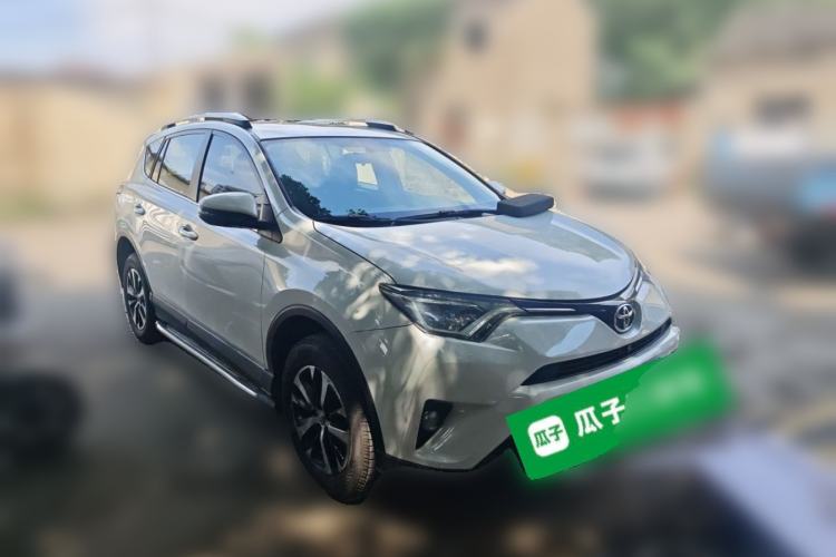 Used Toyota RAV4 2016 2.0L CVT Two-Wheel Drive Fashion Edition China V Standard Front Right 45 Deg