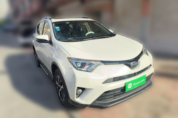 Used Toyota RAV4 2016 2.0L CVT Two-Wheel Drive Fashion Edition China V Standard Front Right 45 Deg