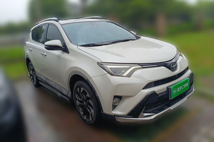 Used Toyota RAV4 2016 2.5L Automatic 4x4 Prestige Edition Front Right 45 Deg