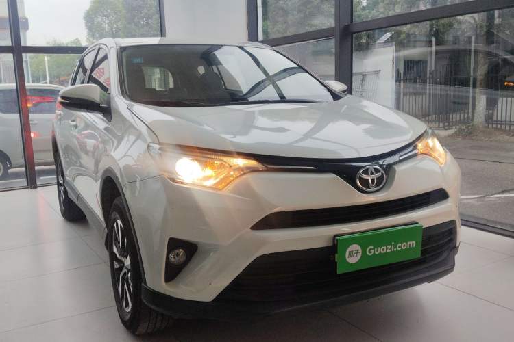 Used Toyota RAV4 2016 2.0L CVT Two-Wheel Drive Urban Edition China V Standard Front Right 45 Deg