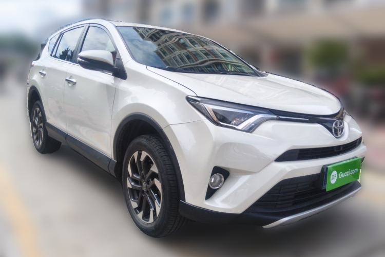 Used Toyota RAV4 2016 2.5L Automatic 4x4 Elite Edition Front Right 45 Deg