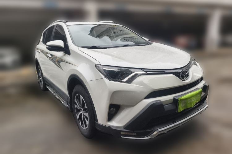 Used Toyota RAV4 2016 2.0L CVT Two-Wheel Drive Fashion Edition China V Standard Front Right 45 Deg