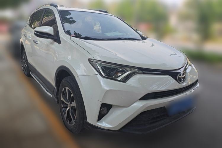 Used Toyota RAV4 2016 2.0L CVT Two-Wheel Drive Fashion Edition China V Standard Front Right 45 Deg