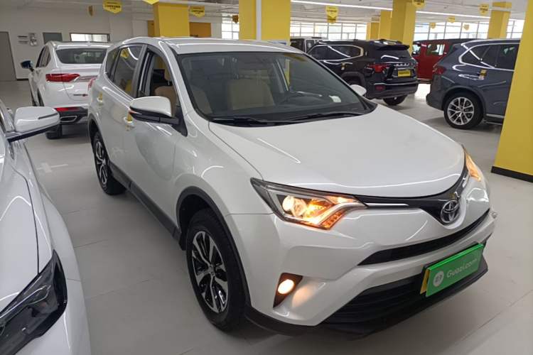 Used Toyota RAV4 2016 2.0L CVT Two-Wheel Drive Urban Edition China V Standard Front Right 45 Deg
