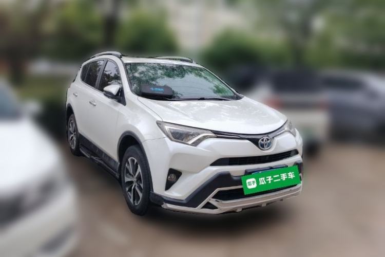 Used Toyota RAV4 2016 2.0L CVT Two-Wheel Drive Fashion Edition China V Standard Front Right 45 Deg