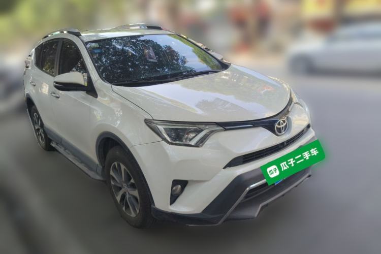 Used Toyota RAV4 2016 2.0L CVT Two-Wheel Drive Fashion Edition China V Standard Front Right 45 Deg