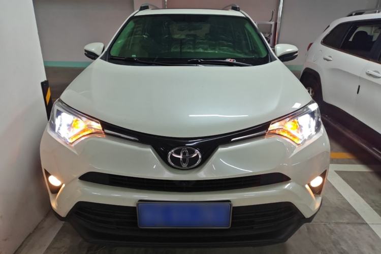 Used Toyota RAV4 2016 2.0L CVT Two-Wheel Drive Fashion Edition China V Standard Front