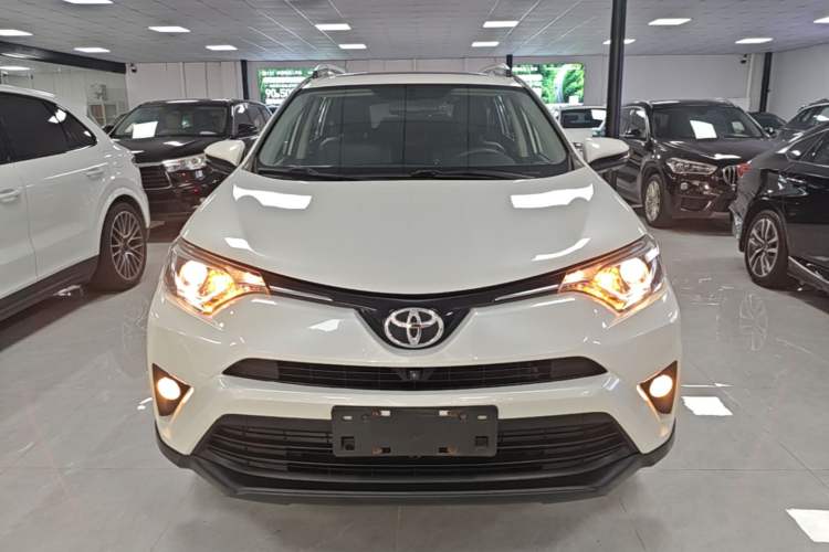 Used Toyota RAV4 2016 2.0L CVT Two-Wheel Drive Fashion Edition China V Standard Front