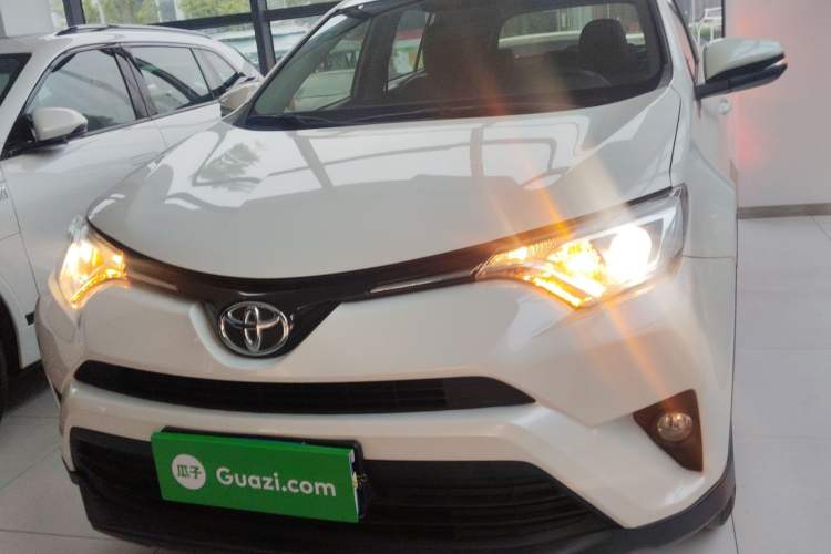 Used Toyota RAV4 2016 2.0L CVT Two-Wheel Drive Urban Edition China V Standard Front