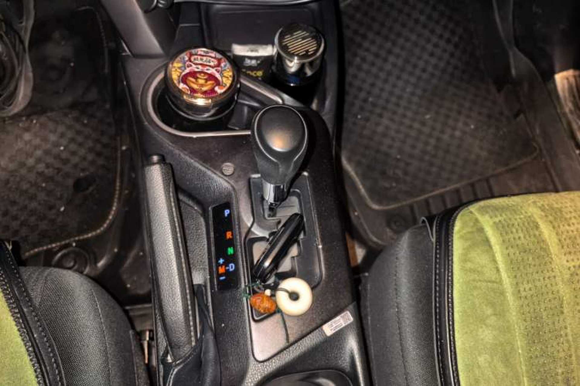 Used Toyota RAV4 2016 2.0L CVT Two-Wheel Drive Fashion Edition China V Standard Gear Lever