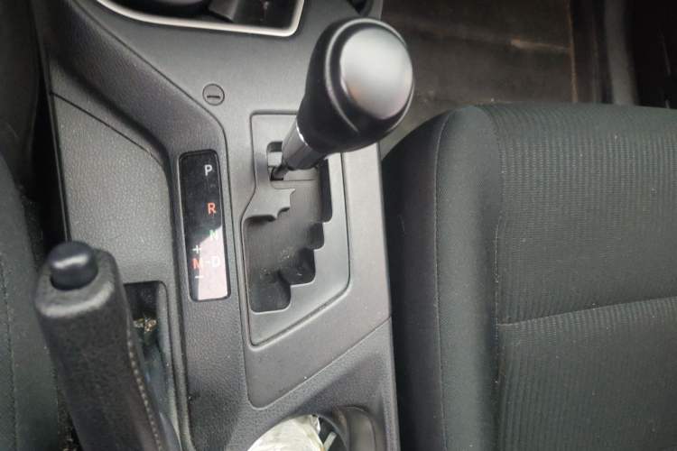 Used Toyota RAV4 2016 2.0L CVT Two-Wheel Drive Comfort Edition China V Standard Gear Lever