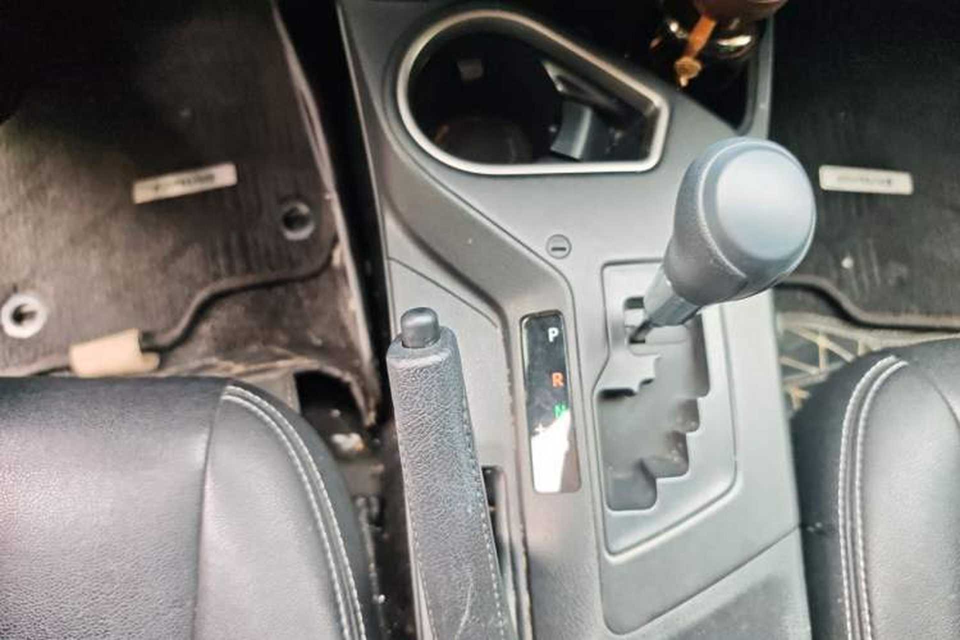 Used Toyota RAV4 2016 2.0L CVT Two-Wheel Drive Comfort Edition China V Standard Gear Lever