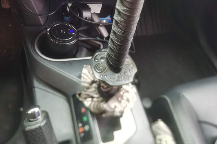 Used Toyota RAV4 2016 2.0L CVT Two-Wheel Drive Smart Edition China V Standard Gear Lever