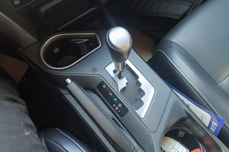 Used Toyota RAV4 2016 2.0L CVT Two-Wheel Drive Smart Edition China V Standard Gear Lever