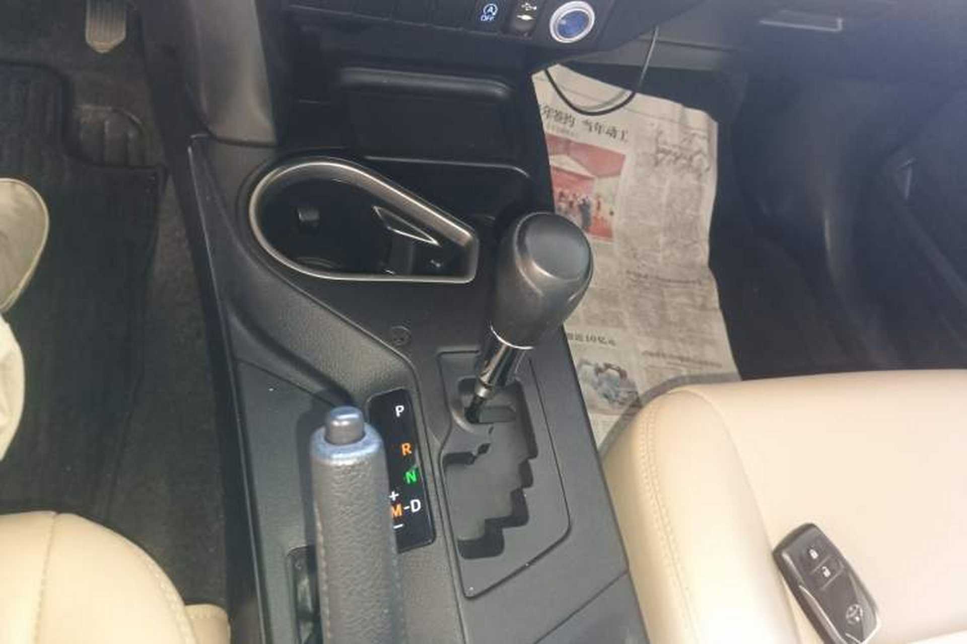 Used Toyota RAV4 2016 2.0L CVT Two-Wheel Drive Fashion Edition China V Standard Gear Lever