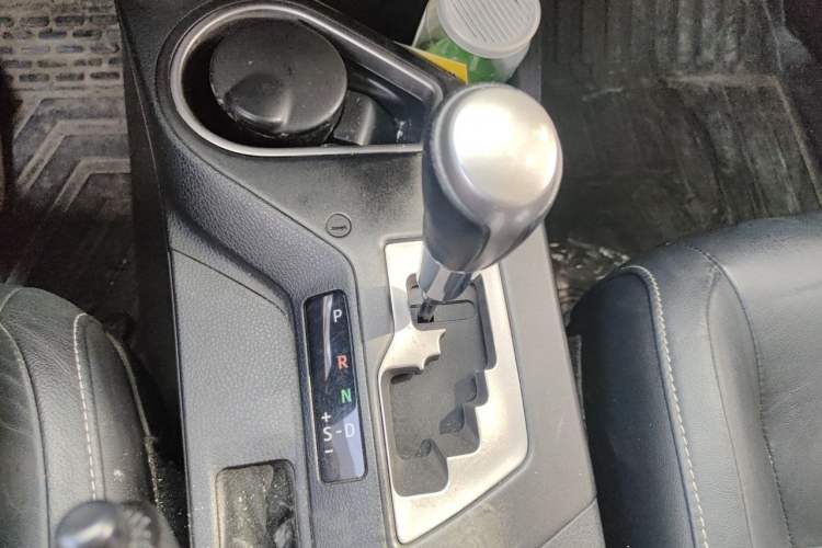 Used Toyota RAV4 2016 2.5L Automatic 4x4 Elite Edition Gear Lever