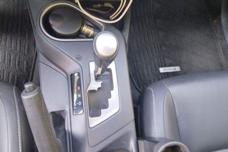 Used Toyota RAV4 2016 2.5L Automatic 4x4 Elite Edition Gear Lever