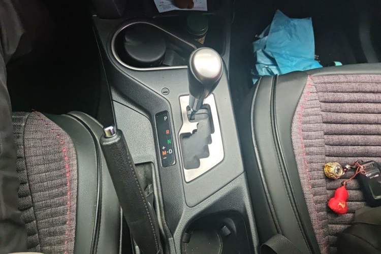 Used Toyota RAV4 2016 2.0L CVT Two-Wheel Drive Smart Edition China V Standard Gear Lever