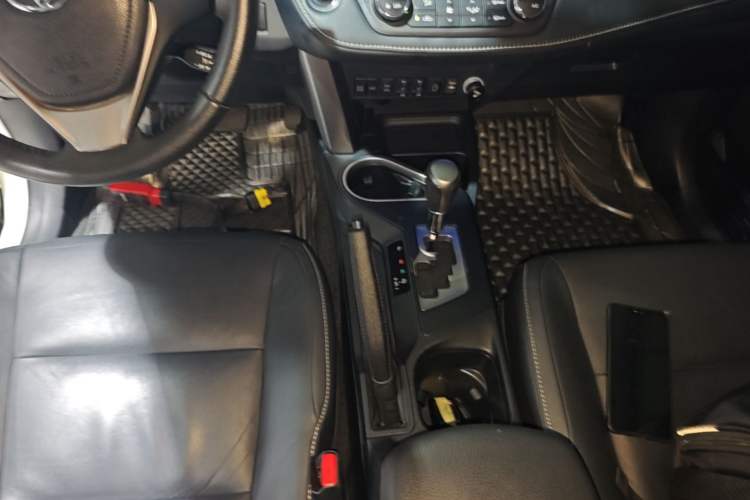 Used Toyota RAV4 2016 2.5L Automatic 4x4 Elite Edition Gear Lever