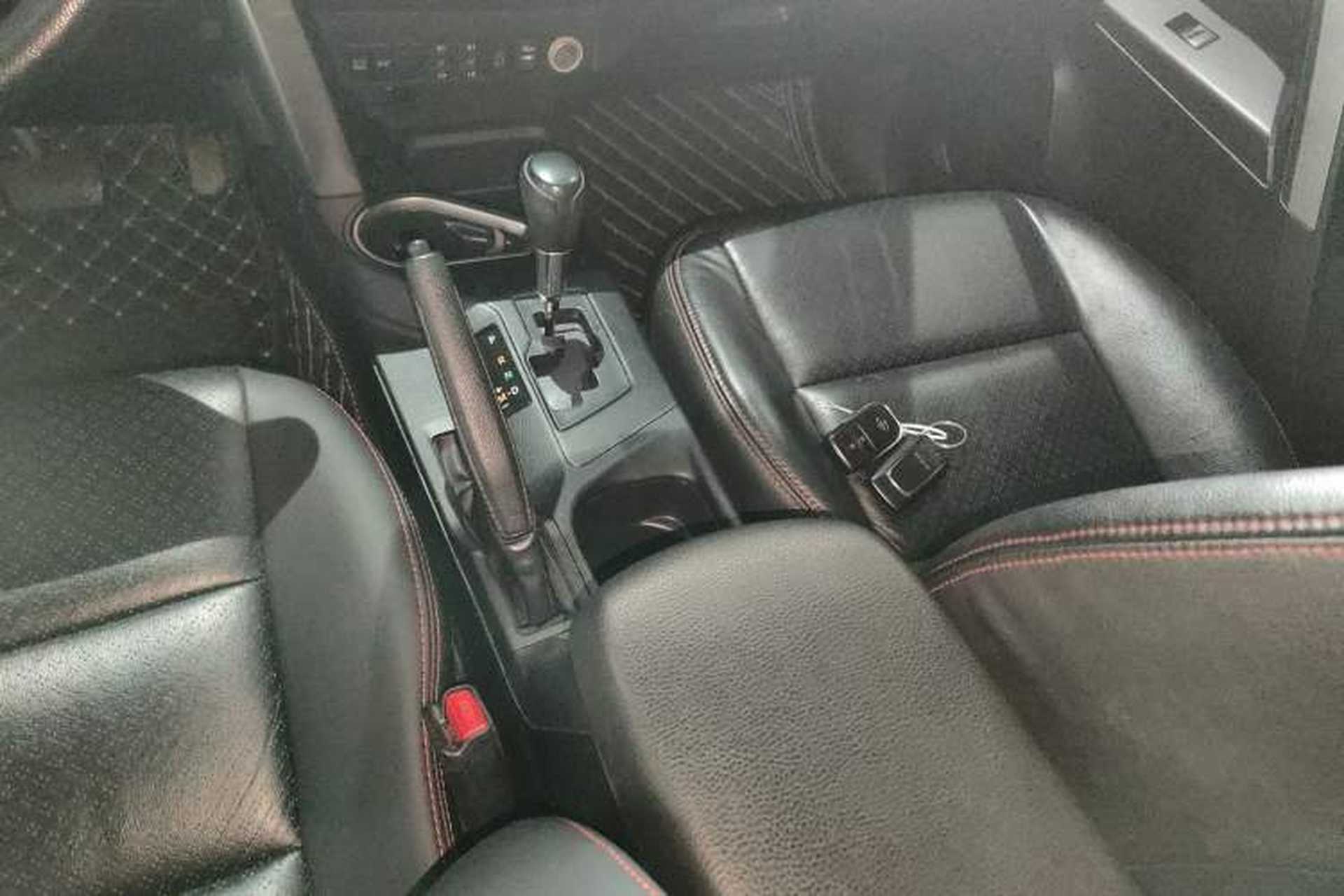 Used Toyota RAV4 2016 2.0L CVT Two-Wheel Drive Comfort Edition China V Standard Gear Lever