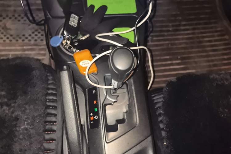 Used Toyota RAV4 2016 2.0L CVT Two-Wheel Drive Fashion Edition China V Standard Gear Lever