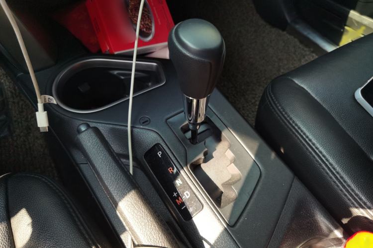 Used Toyota RAV4 2016 2.0L CVT Two-Wheel Drive Urban Edition China V Standard Gear Lever